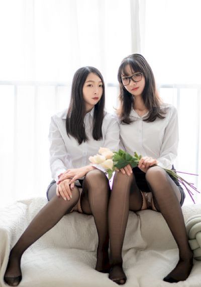 男子一边捏胸一边摸下的视频_高清免费观看